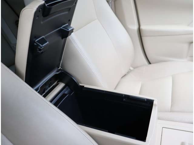 トヨタ カムリ　ハイブリッド ２．５ レザーパッケージ H27年 (関東) 99