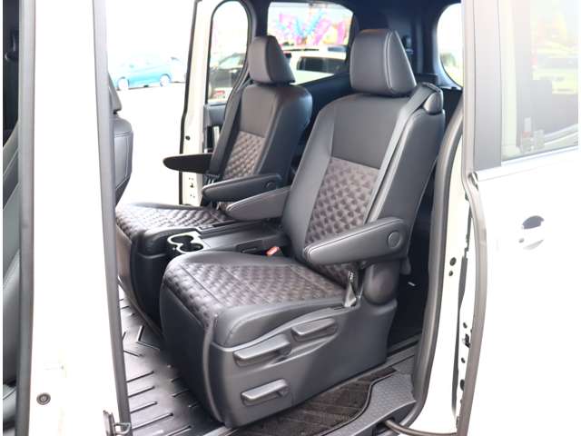 トヨタ ヴォクシー １．８ ハイブリッド Ｓ－Ｚ R6年 (関東) 99