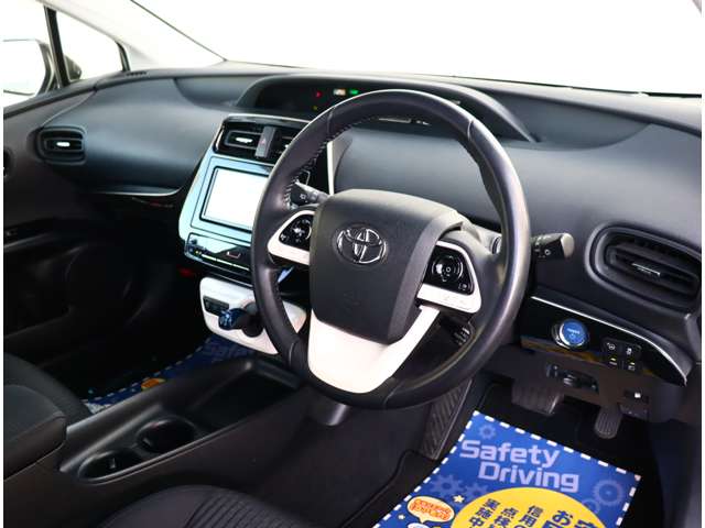 トヨタ プリウス １．８ Ｓ セーフティ プラス H29年 (関東) 99