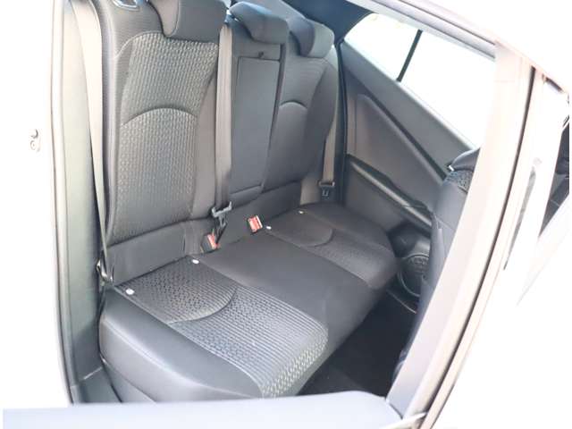 トヨタ プリウス １．８ Ｓ セーフティ プラス H29年 (関東) 99