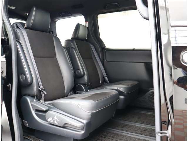 トヨタ ノア ２．０ ＳＩ ＷＸＢＩＩ R1年 (関東) 99