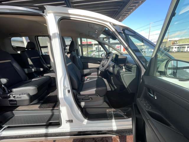 日産 セレナ １．４ Ｅ－４ＯＲＣＥ ハイウェイスターＶ ４ＷＤ R6年 (東北) 99