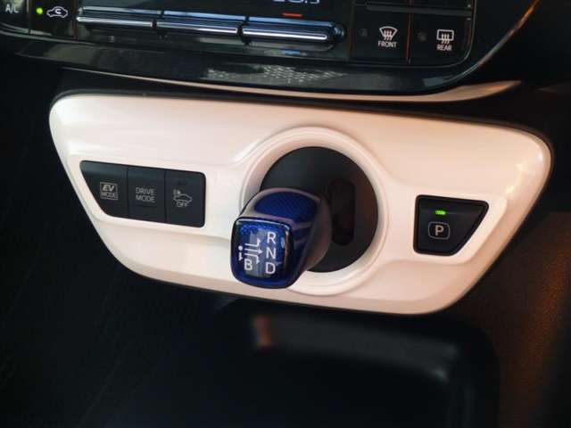 トヨタ プリウス １．８ Ｓ セーフティ プラス H29年 (東北) 99