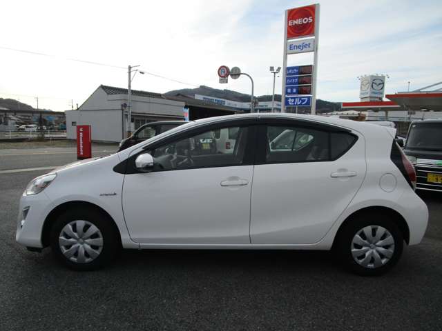 トヨタ アクア １．５ Ｌ H28年 (中国) 99