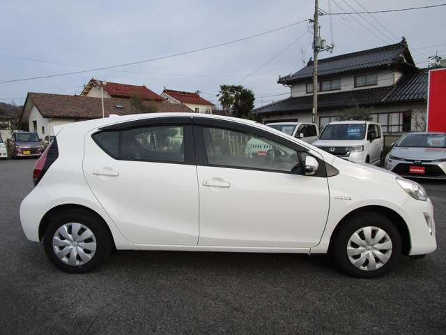 トヨタ アクア １．５ Ｌ H28年 (中国) 99