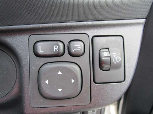 トヨタ アクア １．５ Ｌ H28年 (中国) 99