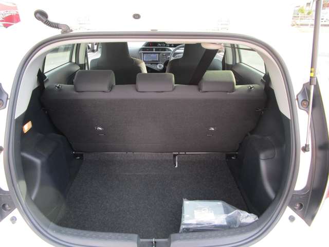 トヨタ アクア １．５ Ｌ H28年 (中国) 99