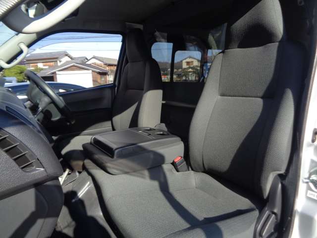 トヨタ ハイエースバン ２．０ ＤＸ ロング ＧＬパッケージ R2年 (中国) 99