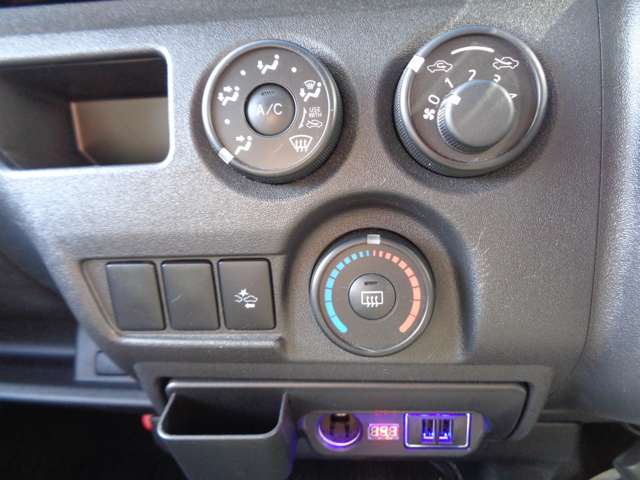 トヨタ ハイエースバン ２．０ ＤＸ ロング ＧＬパッケージ R2年 (中国) 99