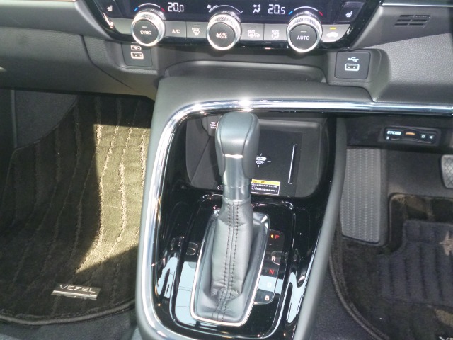 ホンダ ヴェゼル １．５ Ｅ：ＨＥＶ Ｚ R3年 (東北) 99