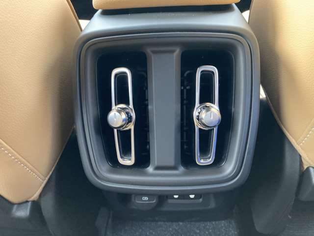 ボルボ ＸＣ４０ Ｔ４ ＡＷＤ インスクリプション ４ＷＤ R1年 (東北) 99