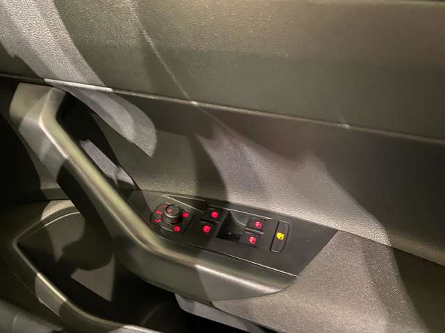 フォルクスワーゲン ポロ ＴＳＩ　コンフォートライン　リミテッド R2年 (九州・沖縄) 99