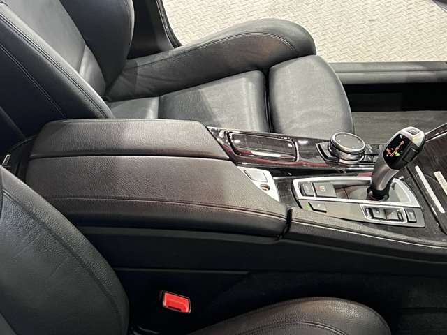 ＢＭＷ ５シリーズ ５２３Ｄ Ｍスポーツ ザ ピーク ディーゼルターボ H29年 (関東) 99