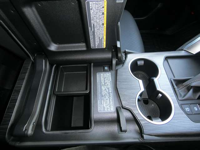 トヨタ ランドクルーザー ３．３ ＧＲスポーツ ディーゼルターボ ４ＷＤ R5年 (中国) 99