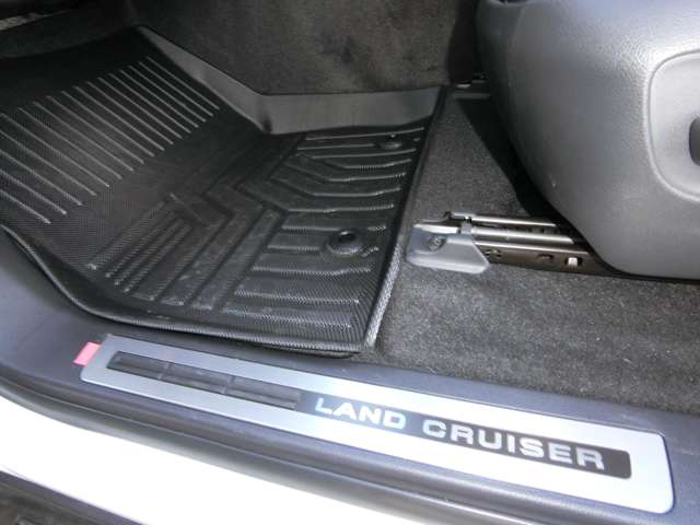 トヨタ ランドクルーザー ３．３ ＧＲスポーツ ディーゼルターボ ４ＷＤ R5年 (中国) 99