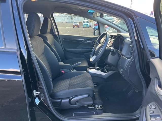 ホンダ フィット １．３ １３Ｇ Ｆ H29年 (東北) 99