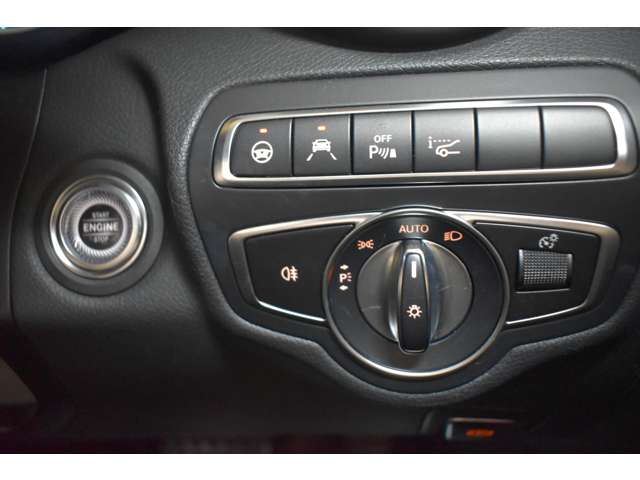 メルセデスベンツ Ｃクラス Ｃ１８０ スポーツ レザーエクスクルーシブパッケージ R1年 (関東) 99