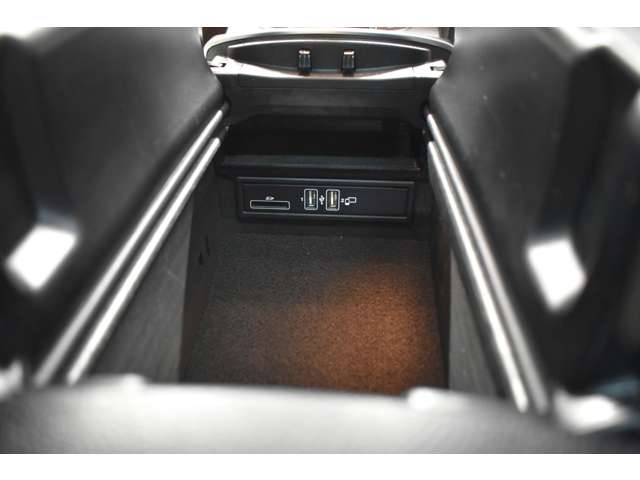 メルセデスベンツ Ｃクラス Ｃ１８０ スポーツ レザーエクスクルーシブパッケージ R1年 (関東) 99