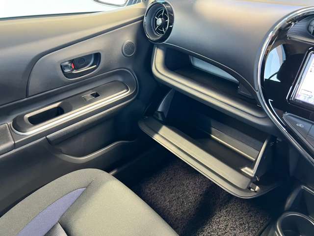 トヨタ アクア １．５ Ｓ R1年 (東北) 99