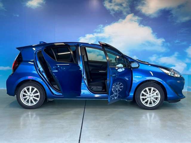 トヨタ アクア １．５ Ｓ R1年 (東北) 99