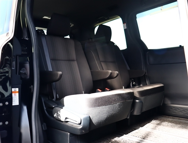 トヨタ ヴォクシー １．８ ハイブリッド ＺＳ 煌ＩＩ R2年 (関東) 99