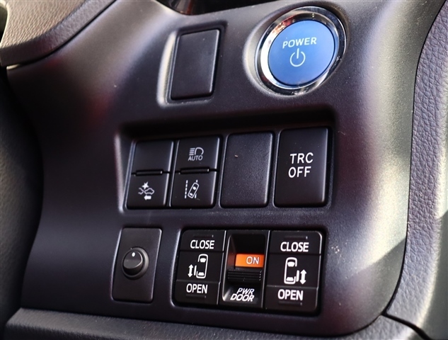 トヨタ ヴォクシー １．８ ハイブリッド ＺＳ 煌ＩＩ R2年 (関東) 99