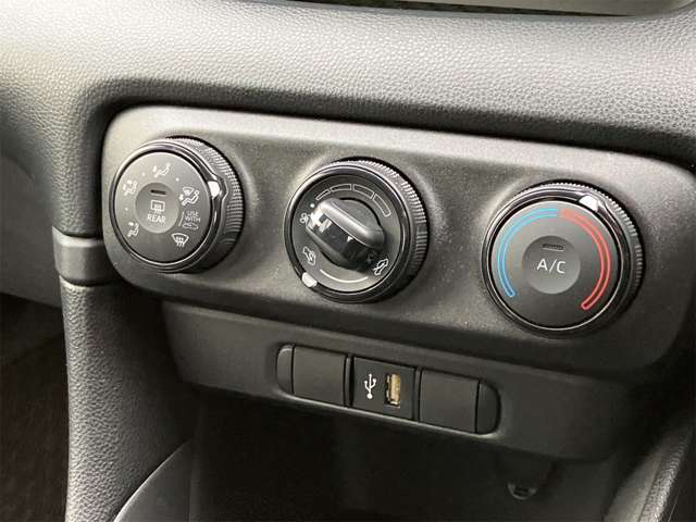 トヨタ ヤリス １．０ Ｘ R5年 (東海) 99