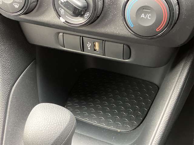 トヨタ ヤリス １．０ Ｘ R5年 (東海) 99