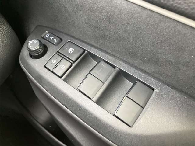 トヨタ ヤリス １．０ Ｘ R5年 (東海) 99