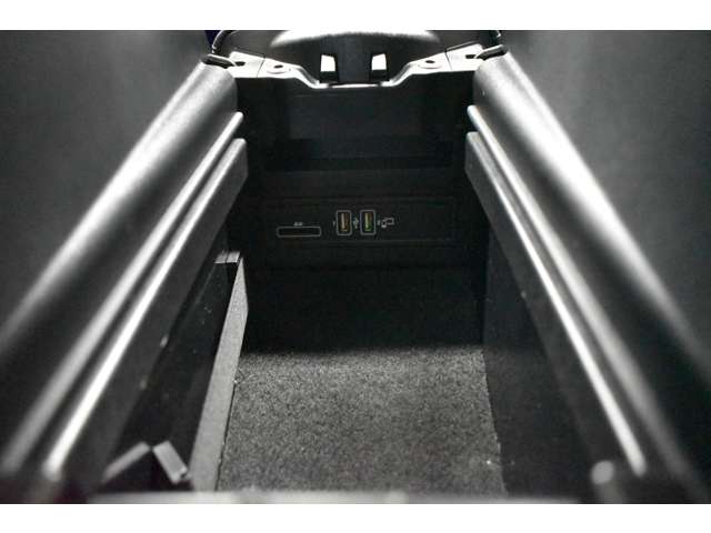 メルセデスベンツ Ｅクラス Ｅ４００ ４マチック エクスクルーシブ ４ＷＤ H29年 (関東) 99