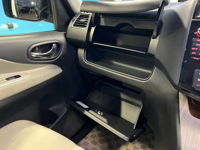 日産 セレナ ２．０ ハイウェイスター Ｇ エアロモード Ｓ－ＨＹＢＲＩＤ アドバンスドセーフティ パッケージ H27年 (東北) 99