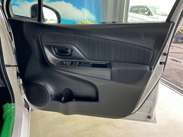 トヨタ ヴィッツ　ハイブリッド １．５ ハイブリッド Ｆ R1年 (東北) 99