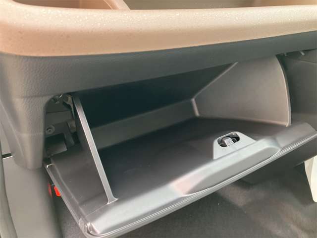 ホンダ フリード　ハイブリッド １．５ Ｅ：ＨＥＶ エアー R6年 (東海) 99