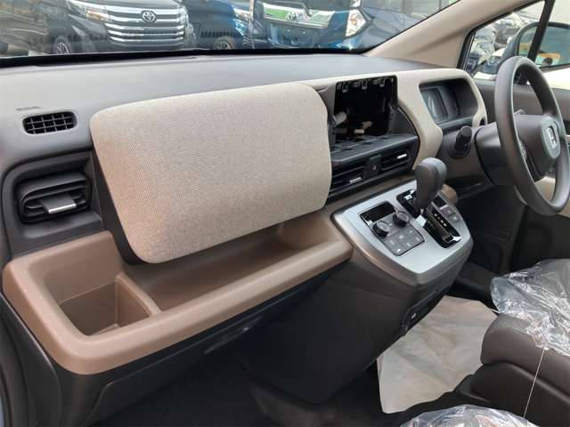 ホンダ フリード　ハイブリッド １．５ Ｅ：ＨＥＶ エアー R6年 (東海) 99