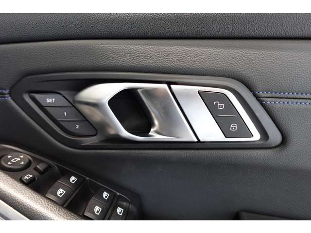 ＢＭＷ ３シリーズ ３２０Ｄ Ｘドライブ Ｍスポーツ ディーゼルターボ ４ＷＤ R1年 (近畿) 99