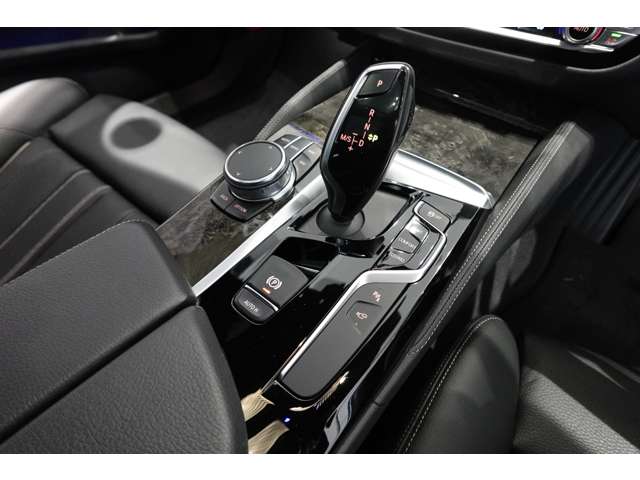 ＢＭＷ ５シリーズ ５２３Ｄ Ｍスポーツ ディーゼルターボ R1年 (近畿) 99