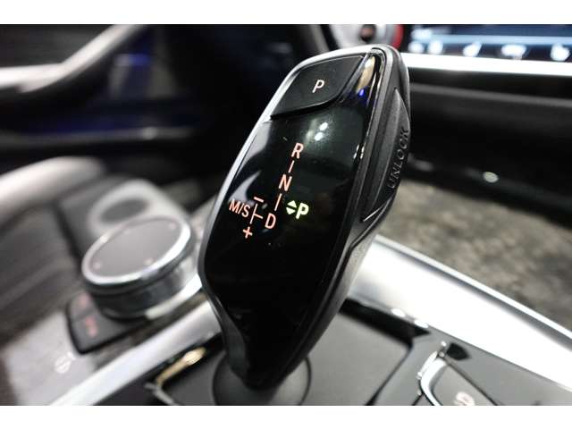 ＢＭＷ ５シリーズ ５２３Ｄ Ｍスポーツ ディーゼルターボ R1年 (近畿) 99