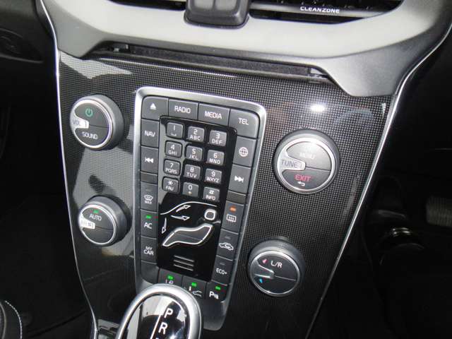 ボルボ Ｖ４０ Ｄ４ モメンタム ディーゼルターボ H29年 (東北) 99