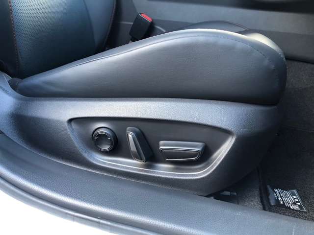 トヨタ プリウス ２．０ Ｚ R5年 (関東) 99