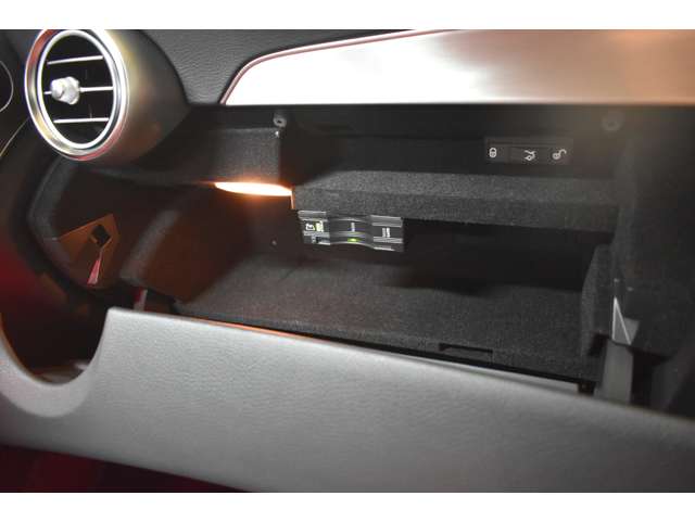 メルセデスベンツ Ｃクラスカブリオレ Ｃ１８０ スポーツ レザーエクスクルーシブパッケージ R1年 (関東) 99