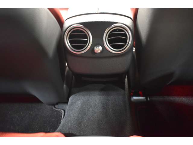 メルセデスベンツ Ｃクラスカブリオレ Ｃ１８０ スポーツ レザーエクスクルーシブパッケージ R1年 (関東) 99