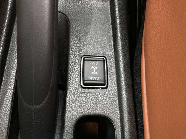 日産 ノート １．２ メダリスト Ｘ ＦＯＵＲ ブラックアロー ４ＷＤ H30年 (北海道) 99