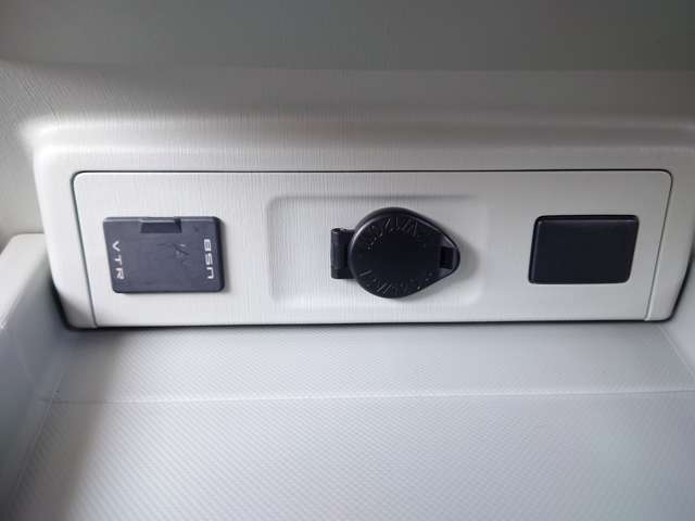 トヨタ プリウスΑ １．８ Ｇ H24年 (中国) 99