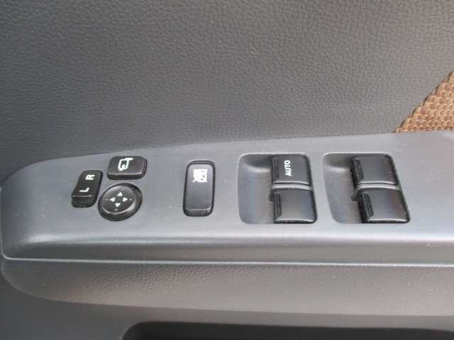 日産 モコ ６６０ Ｘ H24年 (中国) 99