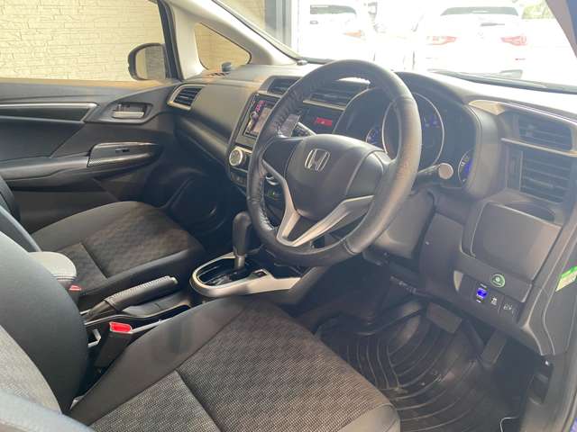 ホンダ フィット １．３ １３Ｇ Ｆパッケージ H25年 (九州・沖縄) 99