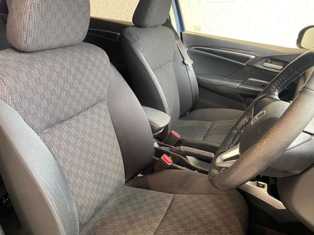 ホンダ フィット １．３ １３Ｇ Ｆパッケージ H25年 (九州・沖縄) 99