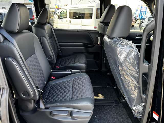 トヨタ ヴォクシー １．８ ハイブリッド Ｓ－Ｚ R7年 (九州・沖縄) 99