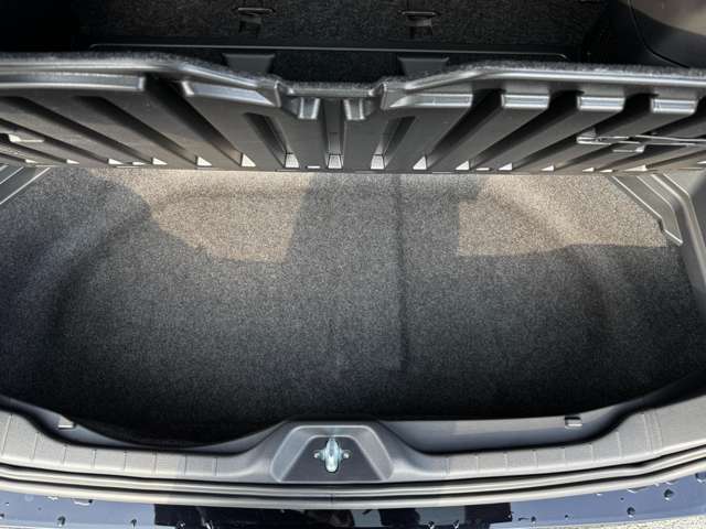 トヨタ ヴォクシー １．８ ハイブリッド Ｓ－Ｚ R7年 (九州・沖縄) 99