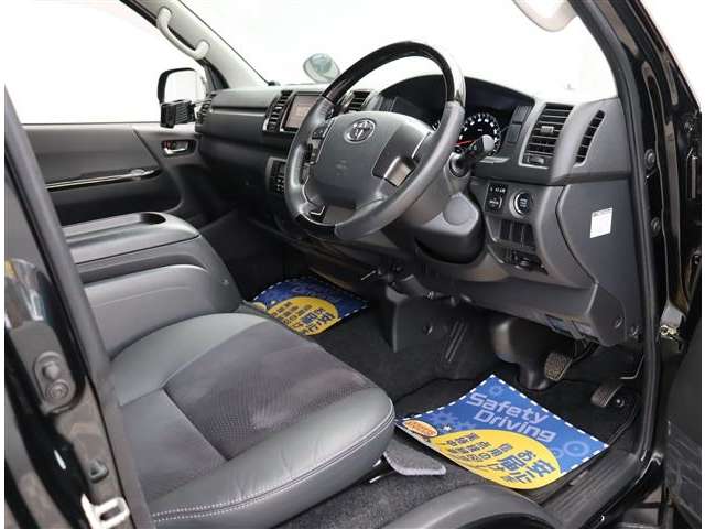 トヨタ ハイエースバン ２．０ スーパーＧＬ ダークプライム ロングボディ H29年 (関東) 99