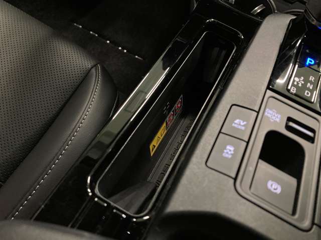 トヨタ プリウス ２．０ Ｚ Ｅ－ＦＯＵＲ ４ＷＤ R5年 (北海道) 99